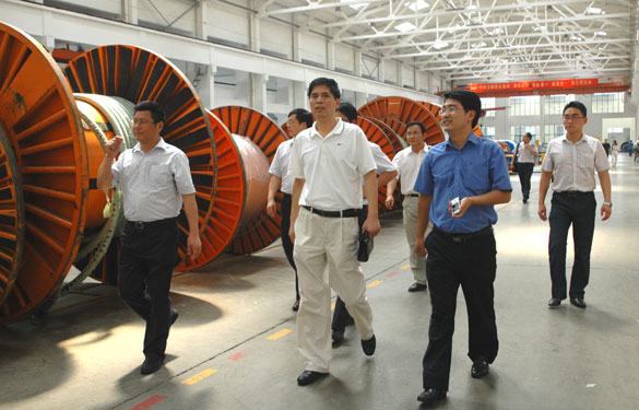 河海大学常州校区党委书记吴继敏一行十余人来必发旅行考察