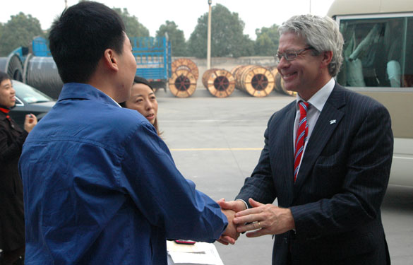 荷兰莱瓦顿市政府代表团一行来必发考察