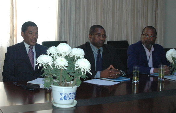 安哥拉罗安达市电力公司向导来必发集团考察