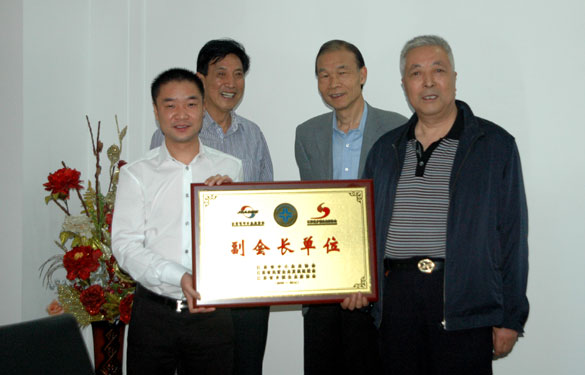 江苏省中小企业协会会长于登和来必发集团调研