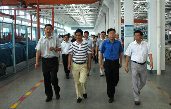 安徽省潜山县党政代表团一行百余人来必发集团旅行考察