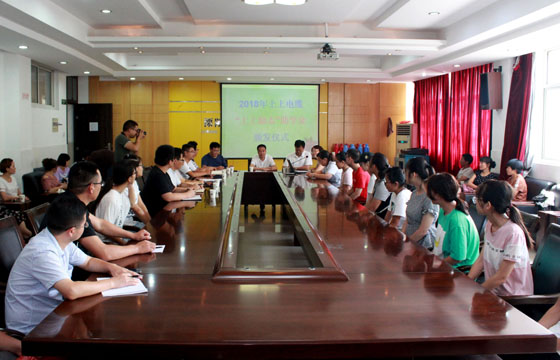 爱心助学 助梦翱翔 : 第三批“必发励志助学金”20万元昨日发放