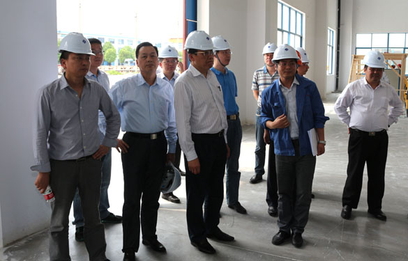 省经信委副主任陆元刚一行来必发电缆调研