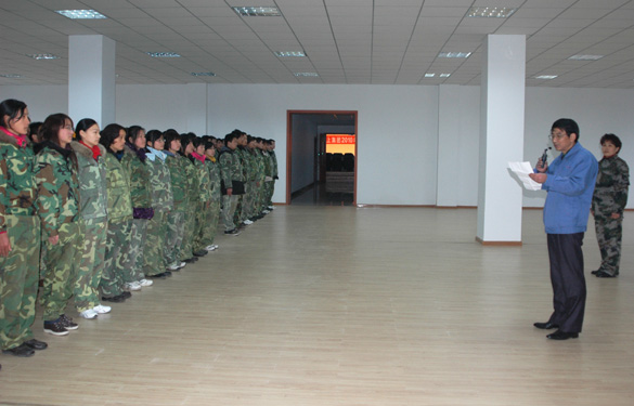 必发新员工军训落下帷幕