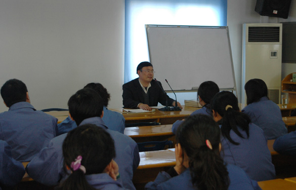 必发集团特邀《常州日报》溧阳站站长李金堂来公司授课