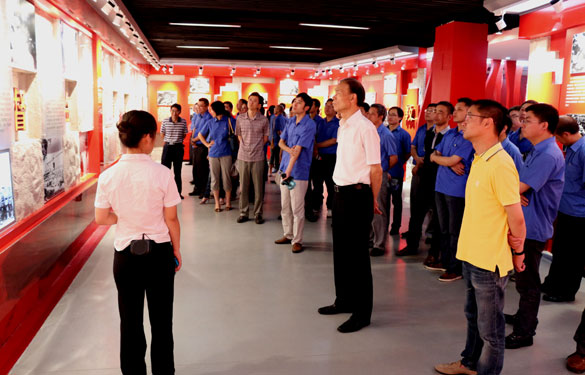 必发集团党员干部起劲分子思念革命先烈、重温革命精神