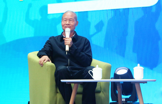 受邀加入“青蓝接力”工程启动仪式，，，，，，丁山华寄语青年企业家： 勤劳、专一、实干