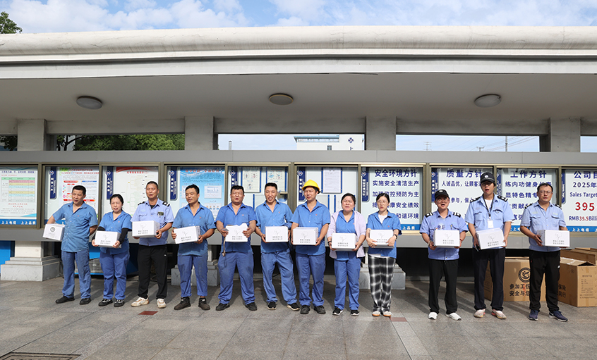 守护清静，，，，从“盔”最先--必发开展清静头盔发放活动